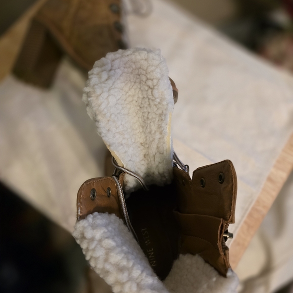 Nine West Tan Heeled Boots with White Fur - Picture 4 of 4